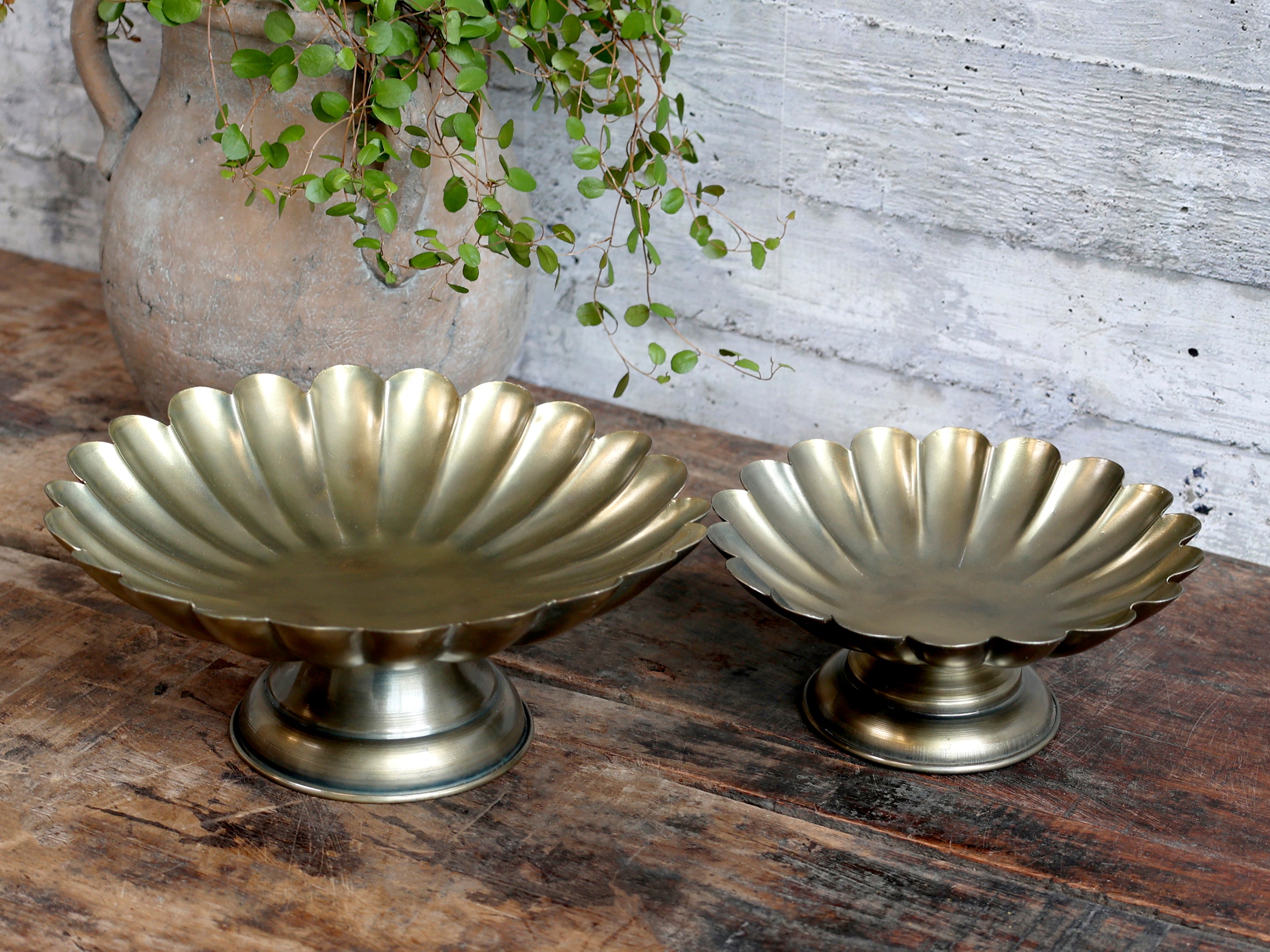 Large Centrepiece on Foot with Grooves